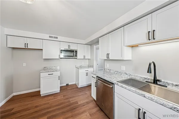 $194,999 | 32 Pebble Creek Drive, Cheektowaga, NY 14227