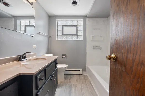 $1,900 | 524 Jeffery Avenue, Unit 1, Calumet City, IL 60409