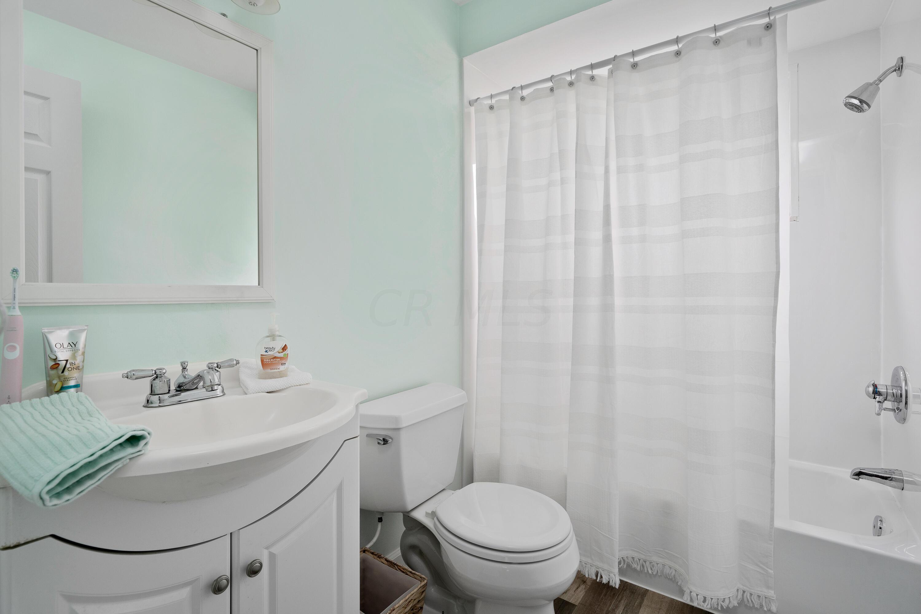 1882 Kentwell Road Columbus, OH 43221 - Photo 17 of 28 Gallery Image 17
