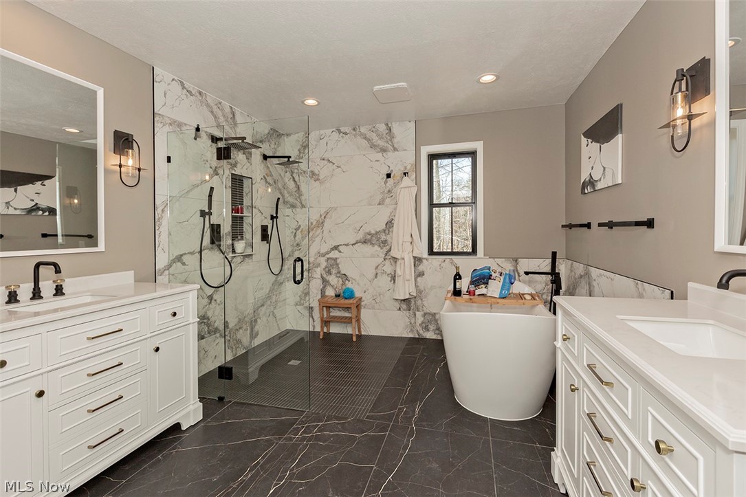 28449 South Woodland Road Cleveland, OH 44124 - Photo 24 of 34