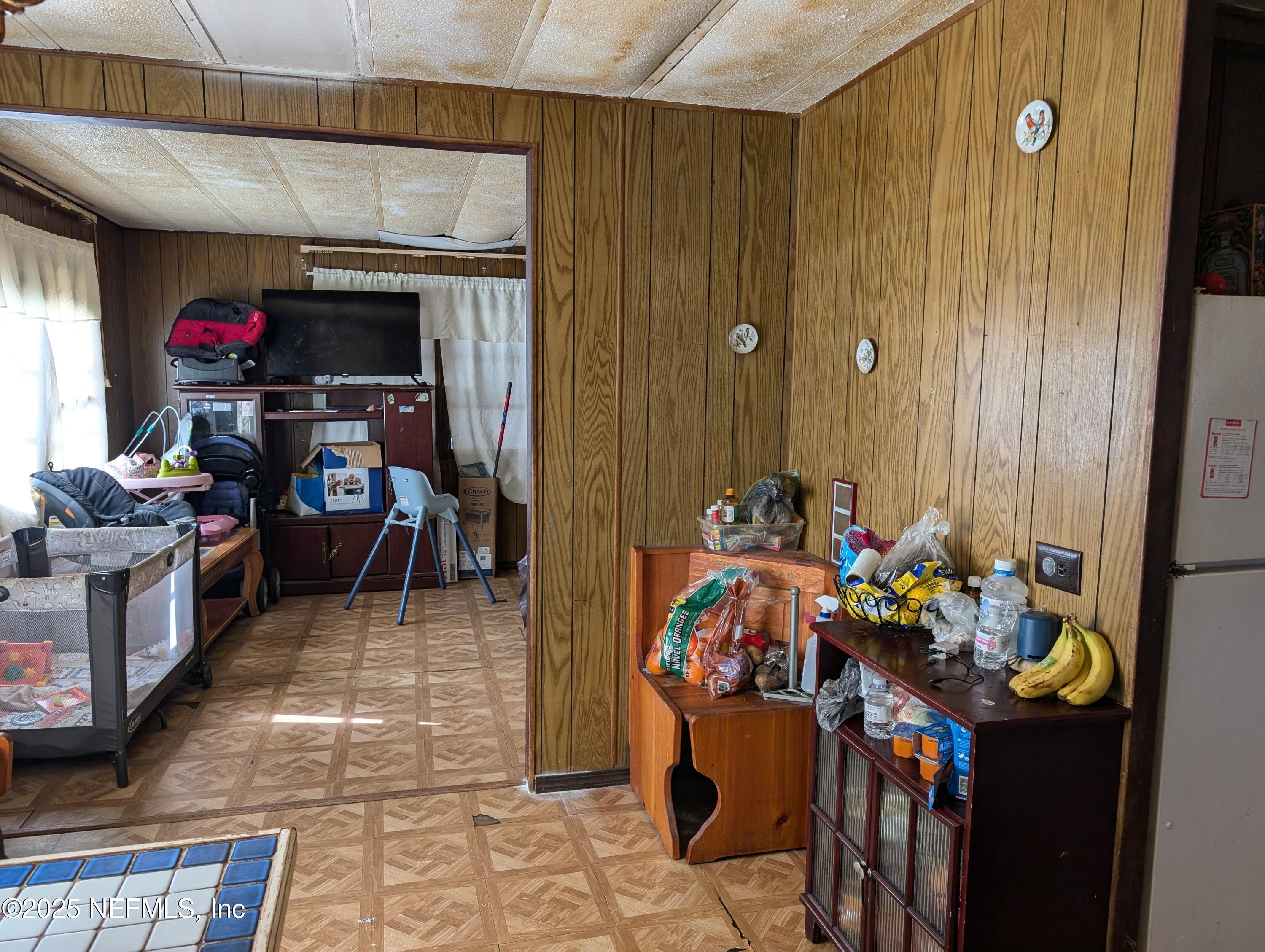 326 HOOVER RD 24