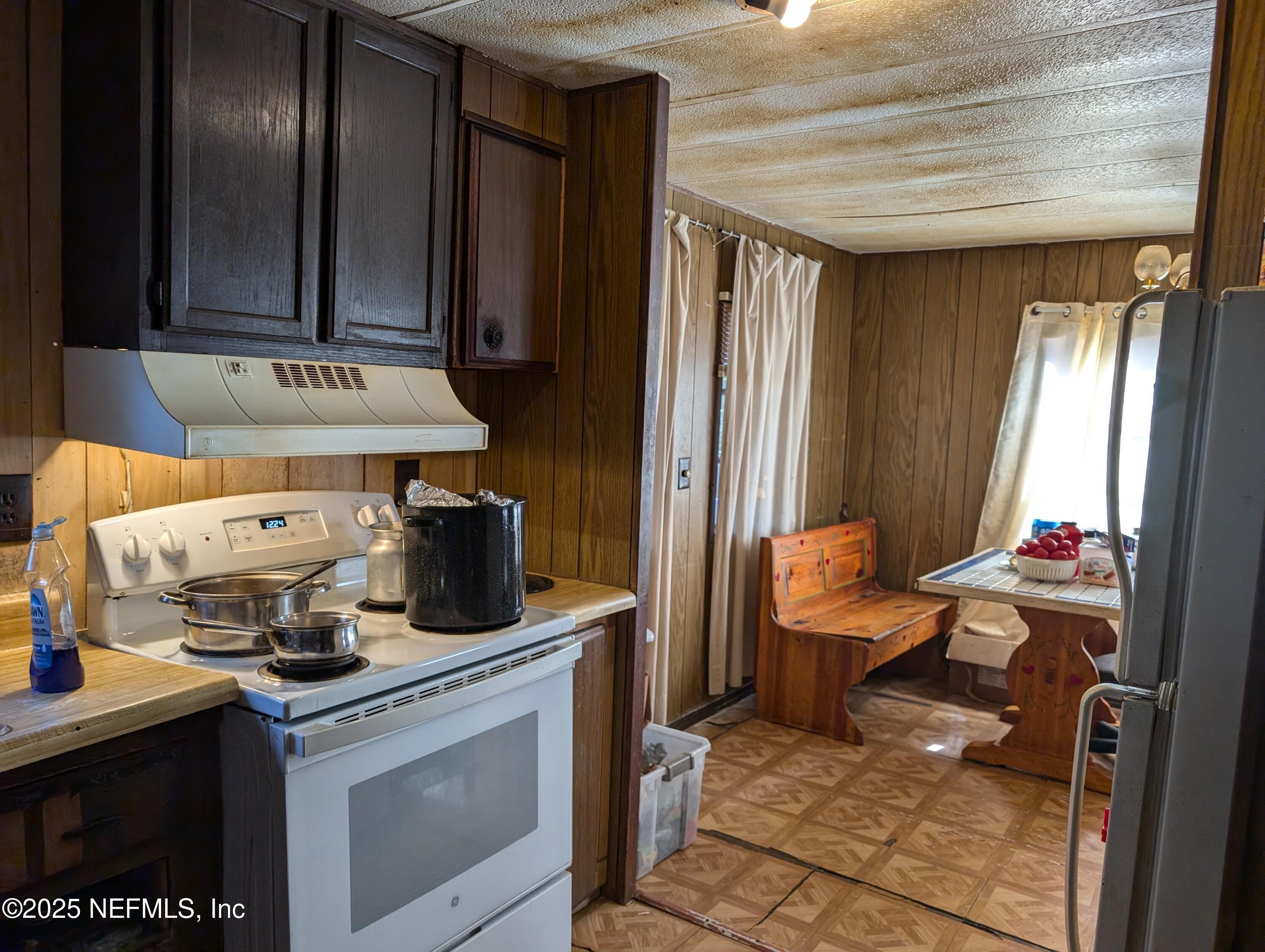 326 HOOVER RD 23