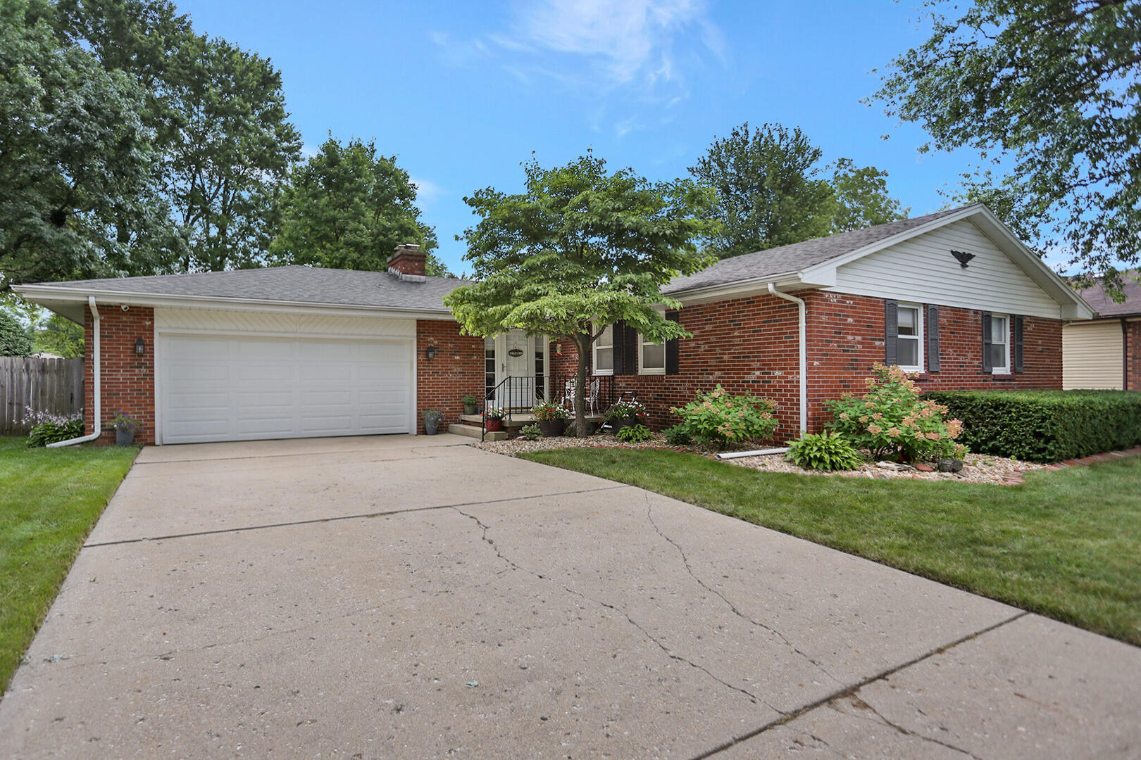2308 Brookshire West Champaign, IL 61821 - Photo 3 of 34