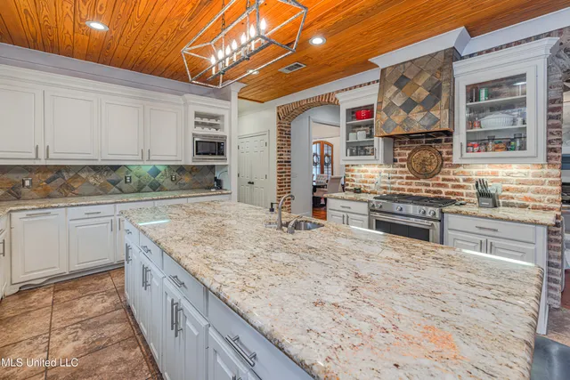 $470,000 | 100 Woodbury Park Place, Madison, MS 39110