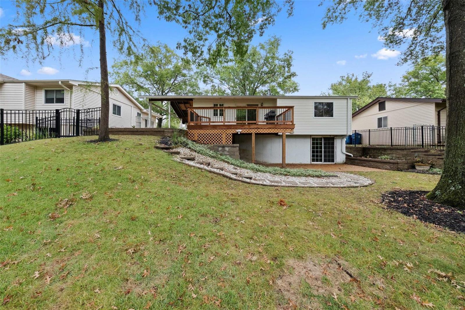 614 Twigwood Drive Ballwin, MO 63021 - Photo 2 of 40