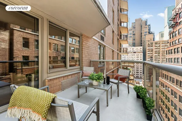 $1,050,000 | 234 East 46th Street, Unit 1505 | Midtown East