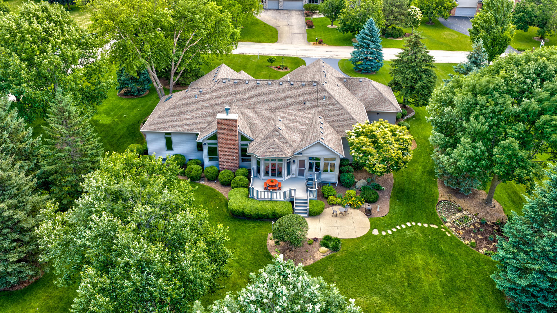 10907 Red Hawk Lane Spring Grove, IL 60071 - Photo 38 of 44 an aerial view of a house with a garden