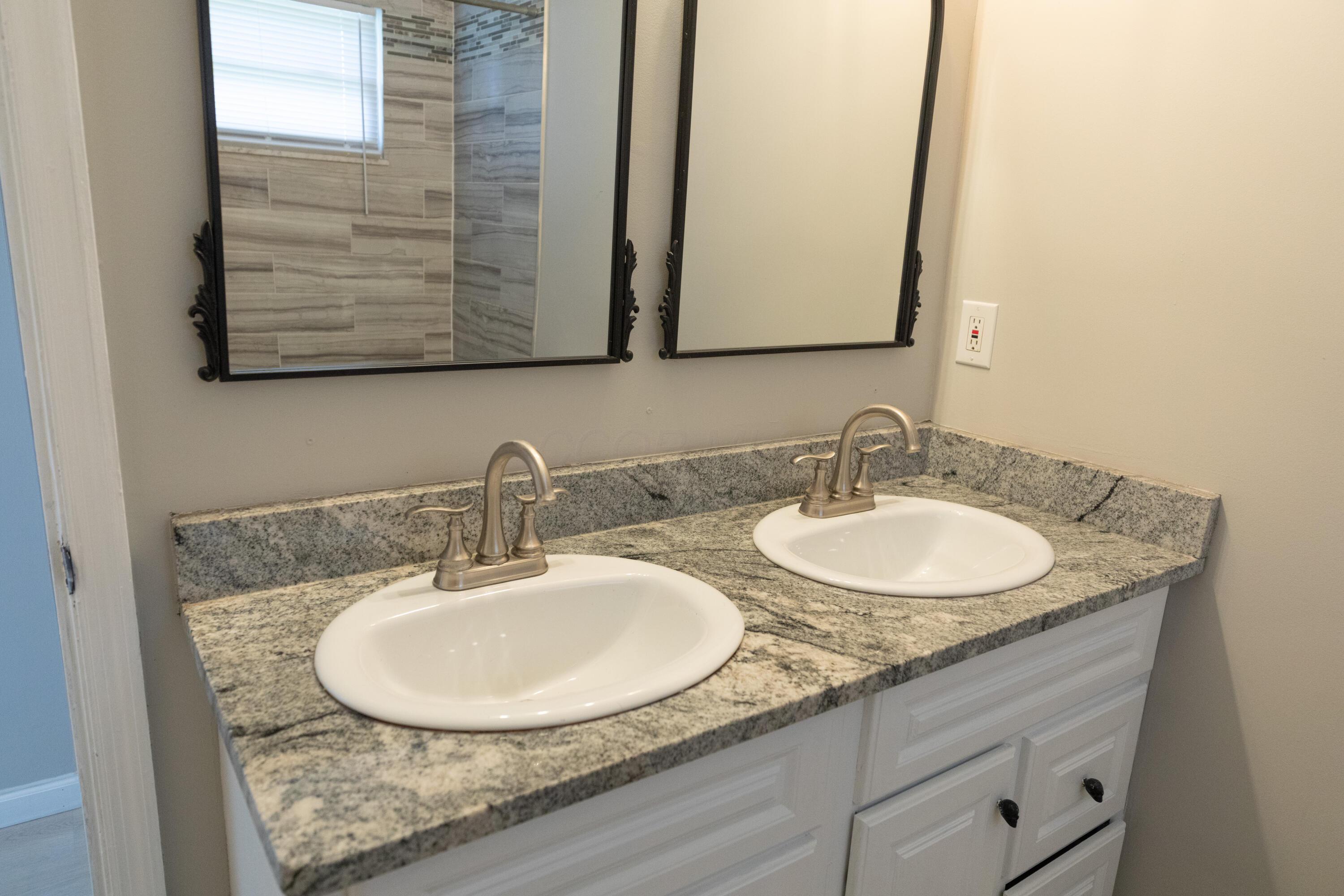 2114 Baldwin Road Reynoldsburg, OH 43068 - Photo 23 of 34 Hallway Bath