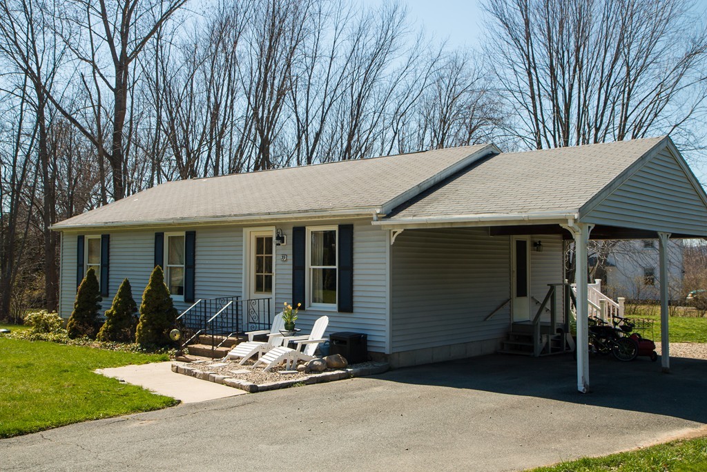 39 Stockwell Road Hadley, MA 01035 - Photo 5 of 26 Gallery Image 5
