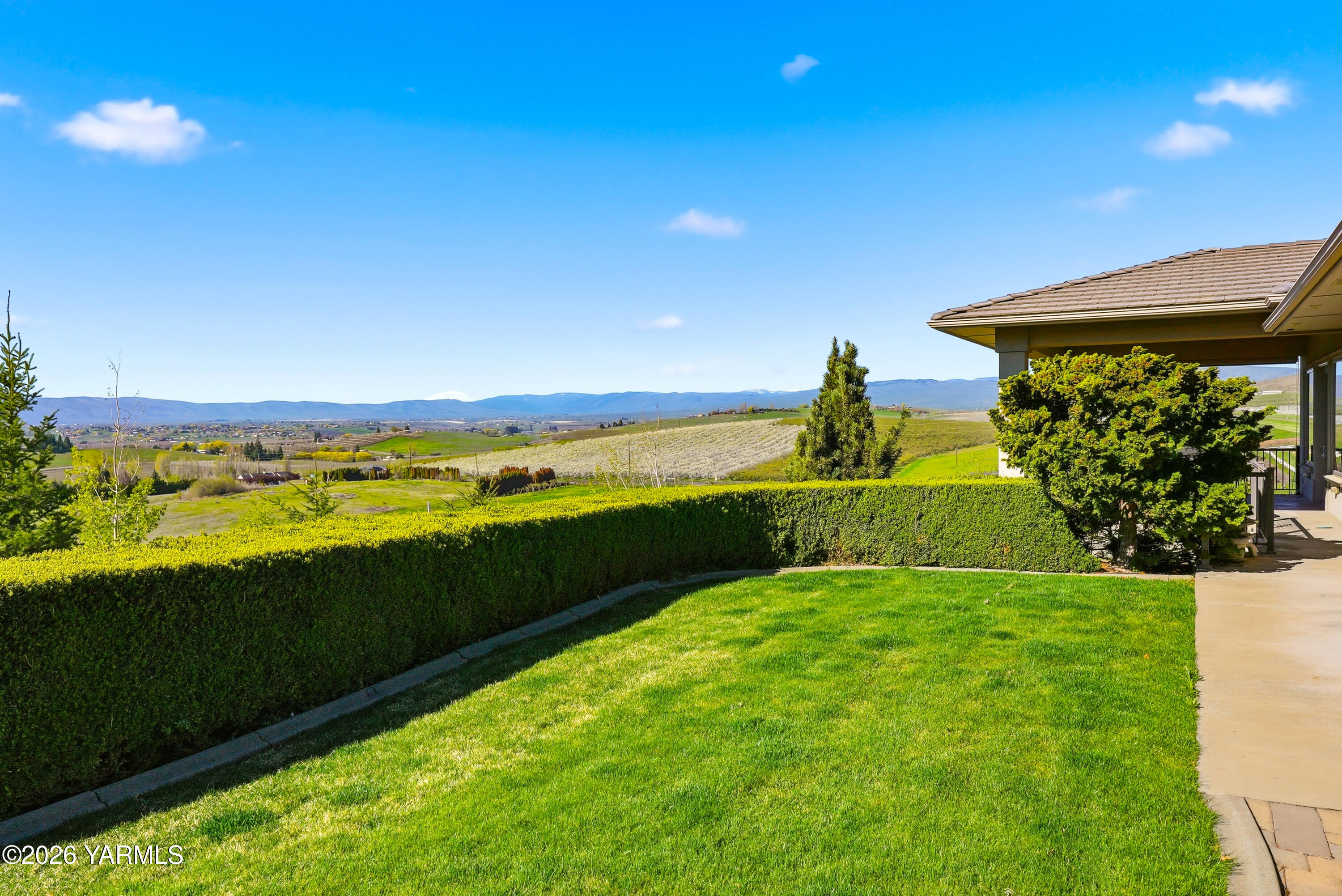 660 Noble Hill Road Yakima, WA 98908 - Photo 48 of 63 a view of a lake with a big yard