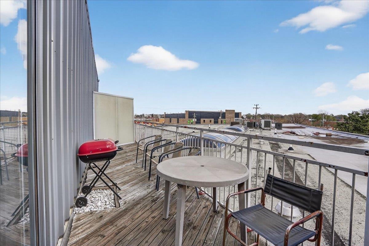 440 North Front Street, Unit 202 Memphis, TN 38105 - Photo 20 of 20 a view of a balcony dining area