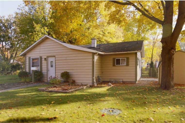 648 South Lincoln Avenue Three Rivers, MI 49093 - Photo 1 of 16 Primary Photo