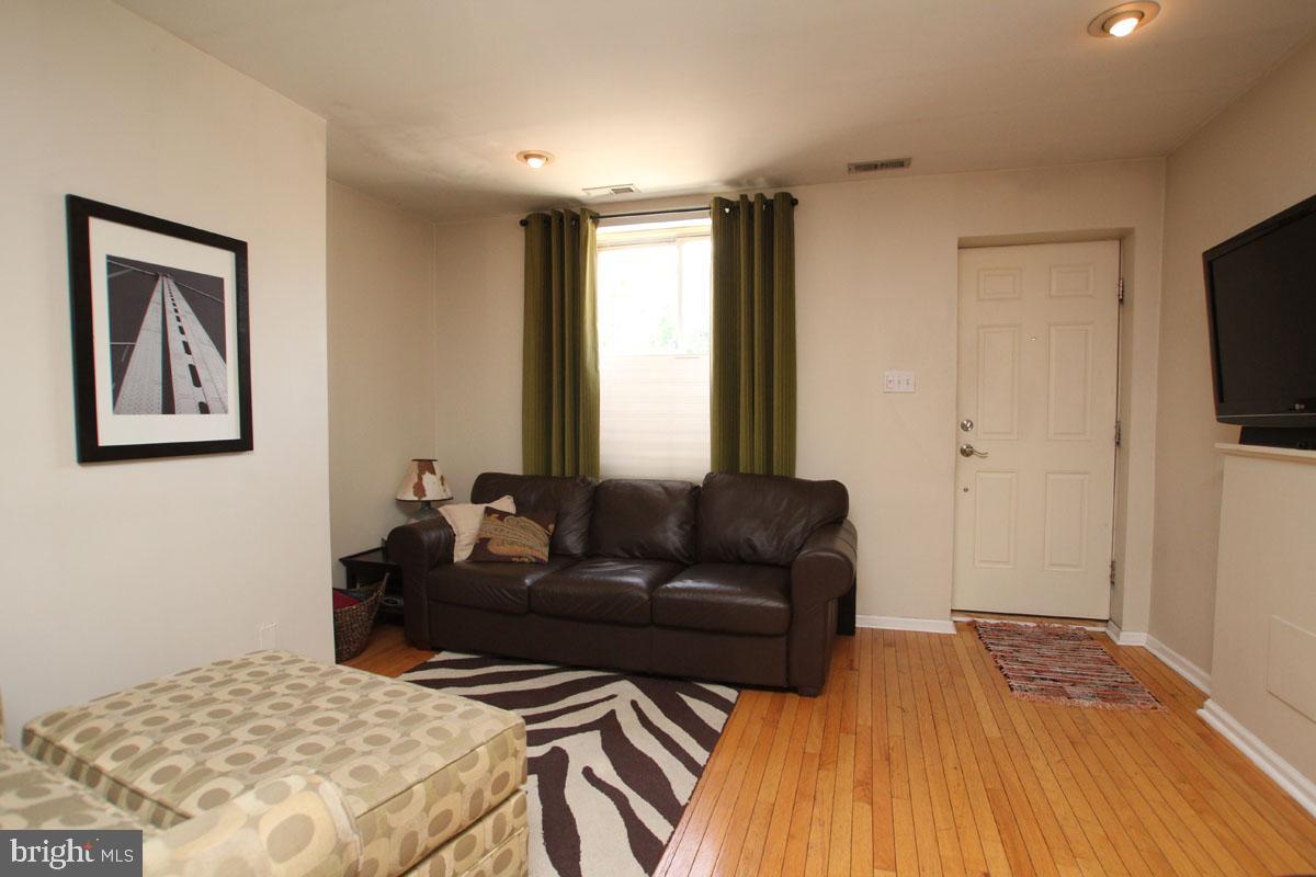 202 Jackson Street Philadelphia, PA 19148 - Photo 3 of 21 Gallery Image 3