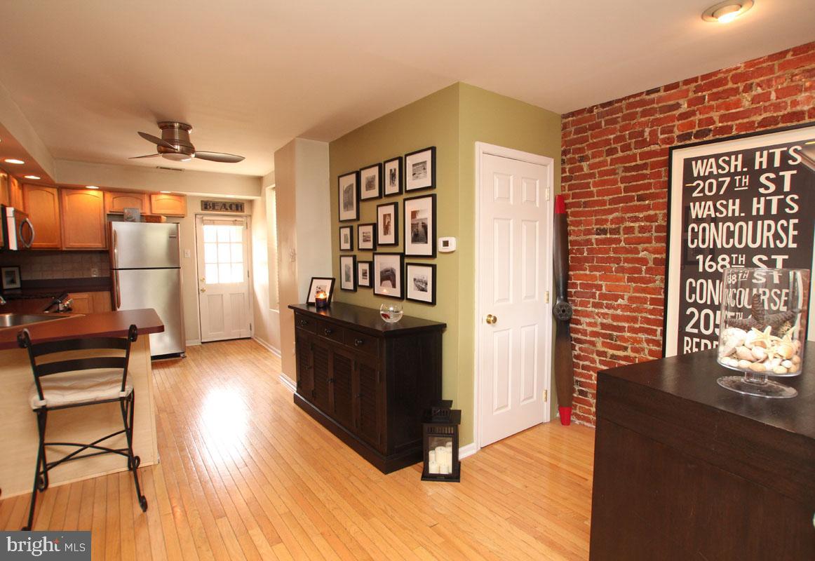 202 Jackson Street Philadelphia, PA 19148 - Photo 5 of 21 Eat in Kitchen
