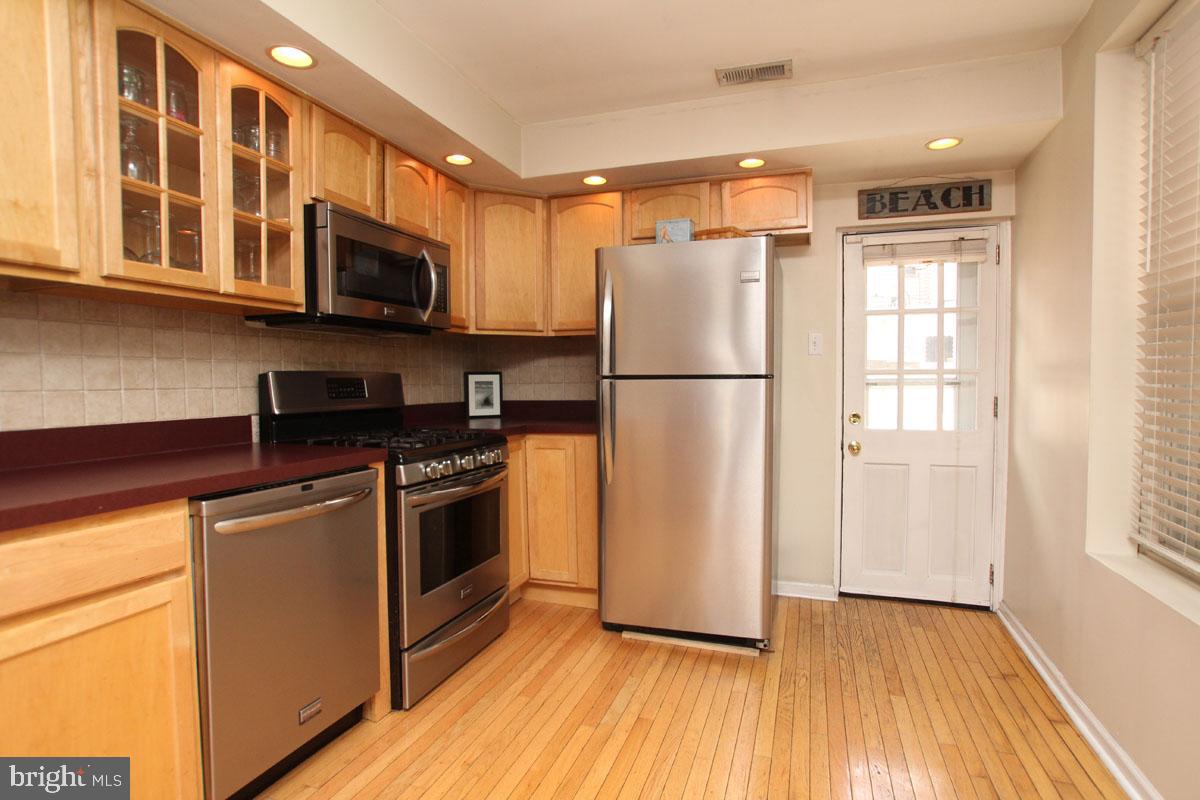 202 Jackson Street Philadelphia, PA 19148 - Photo 7 of 21 Kitchen