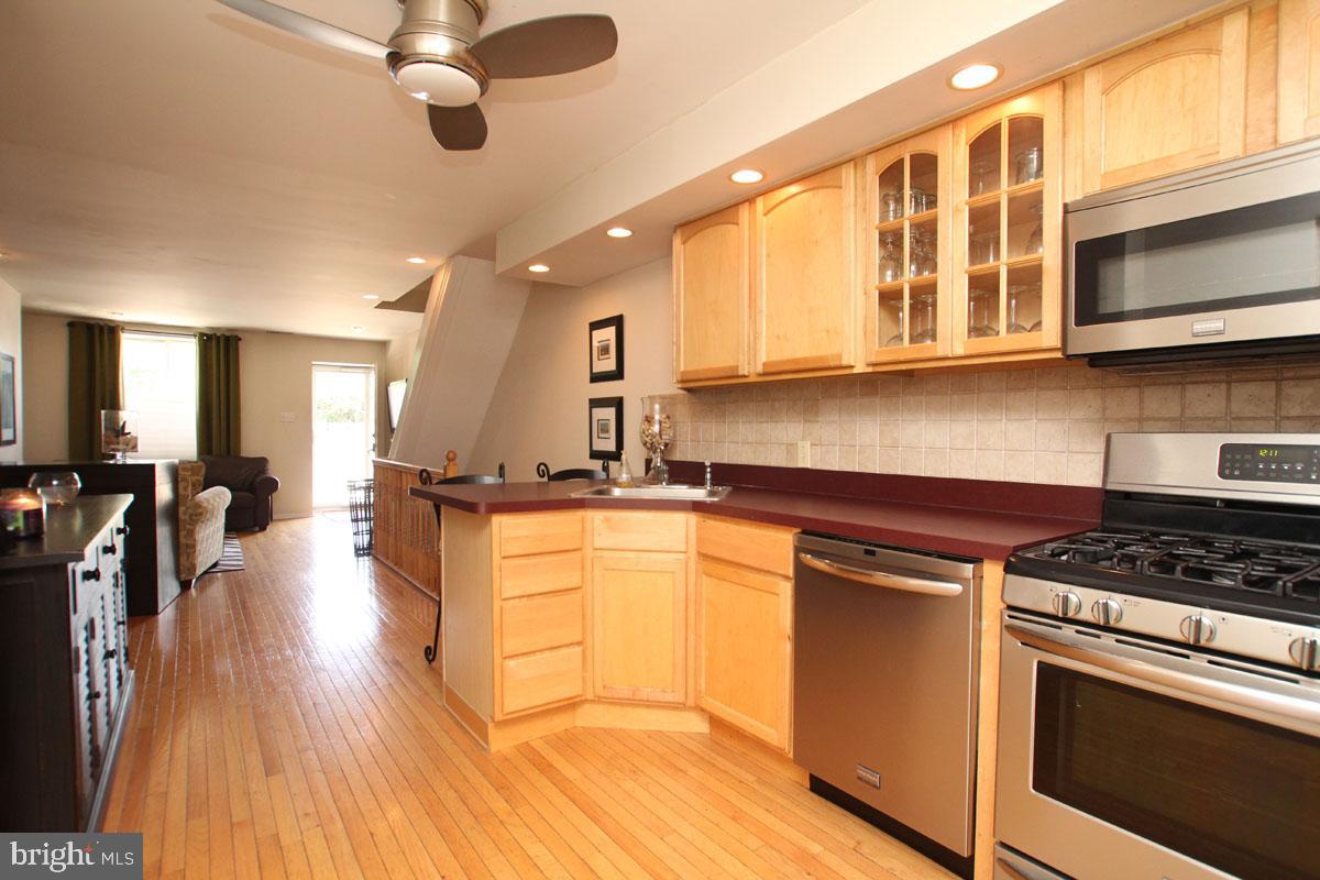 202 Jackson Street Philadelphia, PA 19148 - Photo 8 of 21 Kitchen