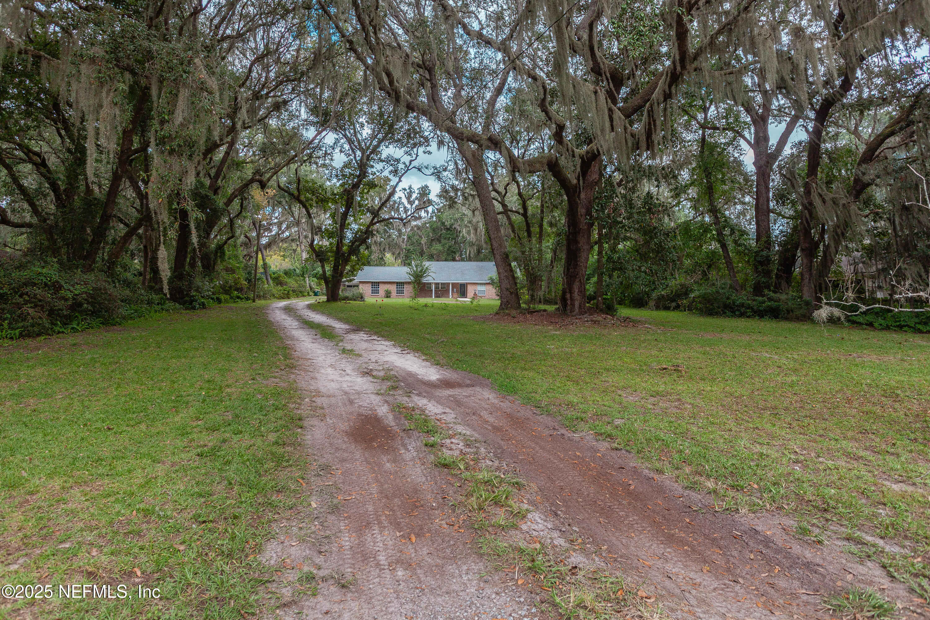 4141 Hillwood Road Jacksonville, FL 32223 - Photo 37 of 45 Driveway