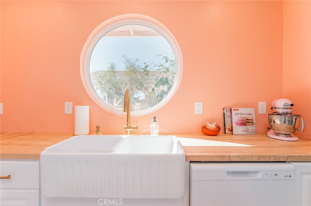 56345 Moonstone Road Yucca Valley, CA 92284 - Photo 25 of 69 a bathroom with a sink and a mirror
