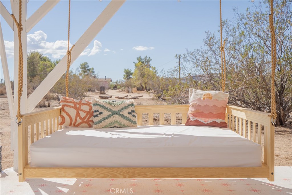 56345 Moonstone Road Yucca Valley, CA 92284 - Photo 43 of 69 a view of balcony with furniture