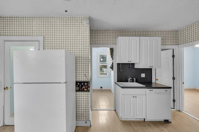 $2,000 | 152 West Center Street, Manchester, CT 06040