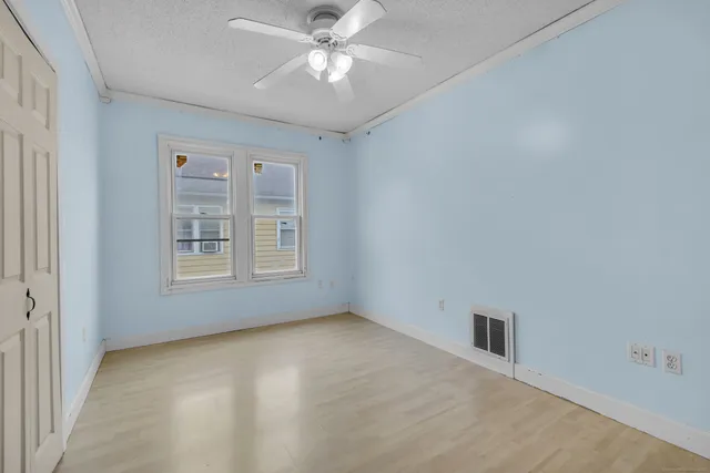 $2,000 | 152 West Center Street, Manchester, CT 06040