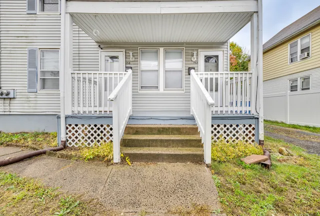 $2,000 | 152 West Center Street, Manchester, CT 06040