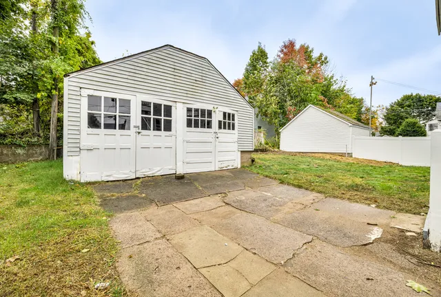 $2,000 | 152 West Center Street, Manchester, CT 06040