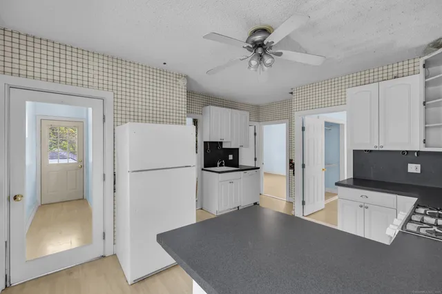 $2,000 | 152 West Center Street, Manchester, CT 06040