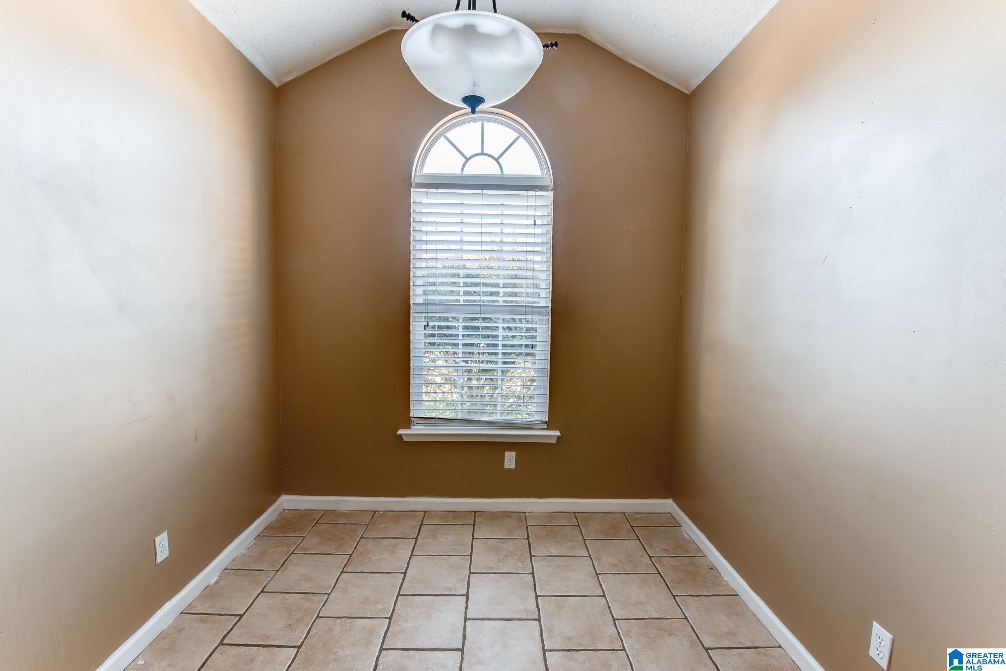 165 Roscommon Road Tuscaloosa, AL 35405 - Photo 9 of 36
