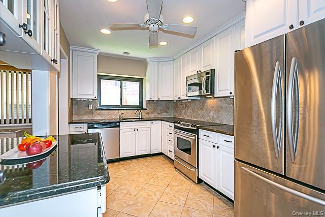 21 Canterbury Road Great Neck, NY 11021 - Photo 11 of 28