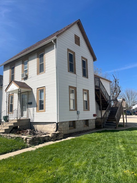 465 East State Street Sycamore, IL 60178 - Photo 2 of 8 a front view of a house with a yard
