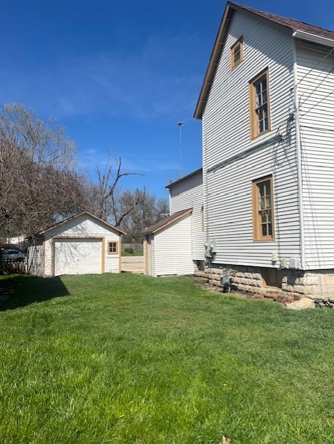 465 East State Street Sycamore, IL 60178 - Photo 4 of 8 a front view of house with yard and trees