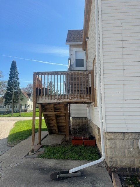 465 East State Street Sycamore, IL 60178 - Photo 5 of 8 a view of a porch with a yard
