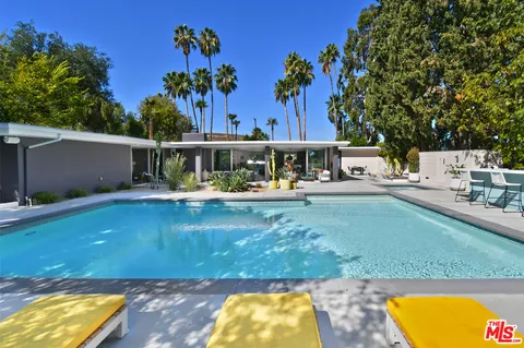 $3,025,000 | 20150 Delita Drive, Woodland Hills, CA 91364