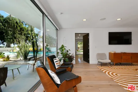 $3,025,000 | 20150 Delita Drive, Woodland Hills, CA 91364