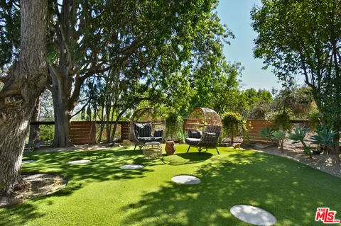 $3,025,000 | 20150 Delita Drive, Woodland Hills, CA 91364