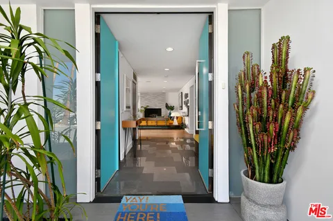 $3,025,000 | 20150 Delita Drive, Woodland Hills, CA 91364