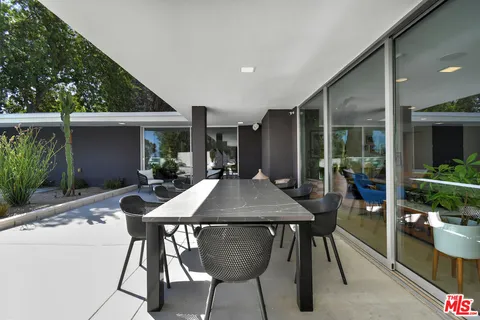 $3,025,000 | 20150 Delita Drive, Woodland Hills, CA 91364