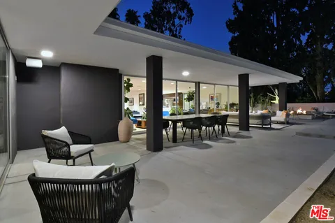 $3,025,000 | 20150 Delita Drive, Woodland Hills, CA 91364