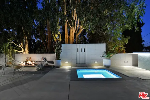 $3,025,000 | 20150 Delita Drive, Woodland Hills, CA 91364