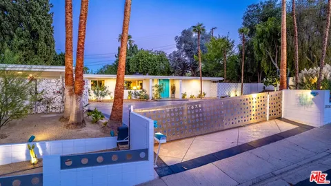 $3,025,000 | 20150 Delita Drive, Woodland Hills, CA 91364