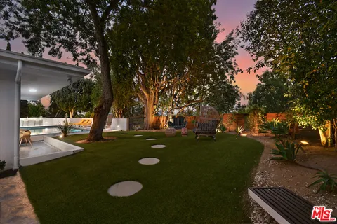 $3,025,000 | 20150 Delita Drive, Woodland Hills, CA 91364