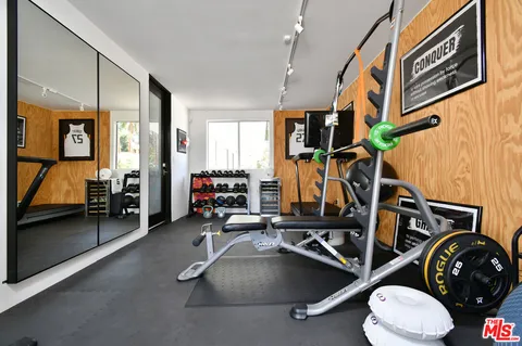 $3,025,000 | 20150 Delita Drive, Woodland Hills, CA 91364