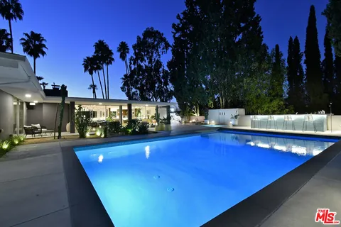 $3,025,000 | 20150 Delita Drive, Woodland Hills, CA 91364