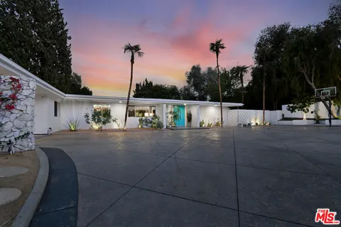 $3,025,000 | 20150 Delita Drive, Woodland Hills, CA 91364