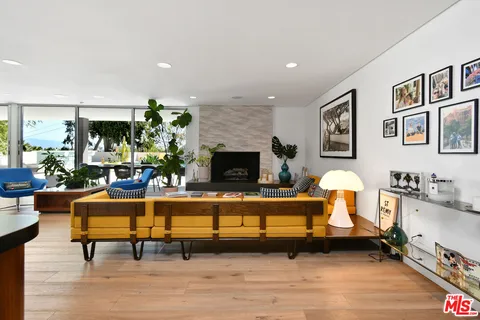 $3,025,000 | 20150 Delita Drive, Woodland Hills, CA 91364