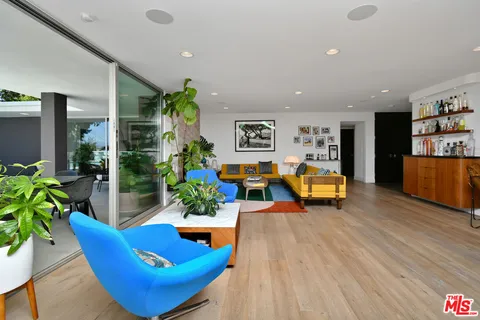 $3,025,000 | 20150 Delita Drive, Woodland Hills, CA 91364