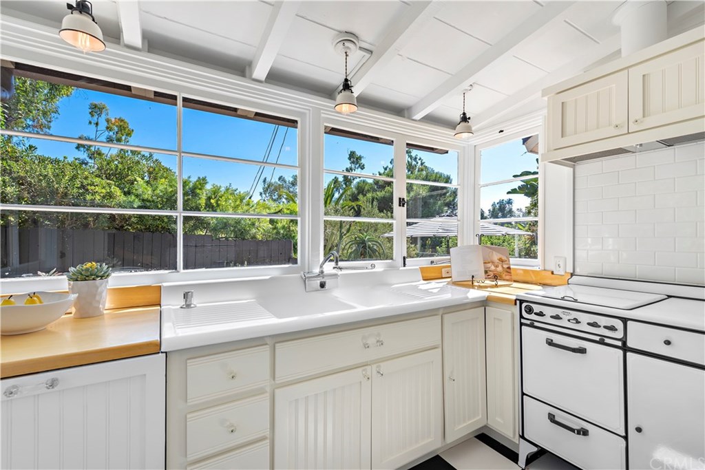 475 El Bosque Laguna Beach, CA 92651 - Photo 12 of 30