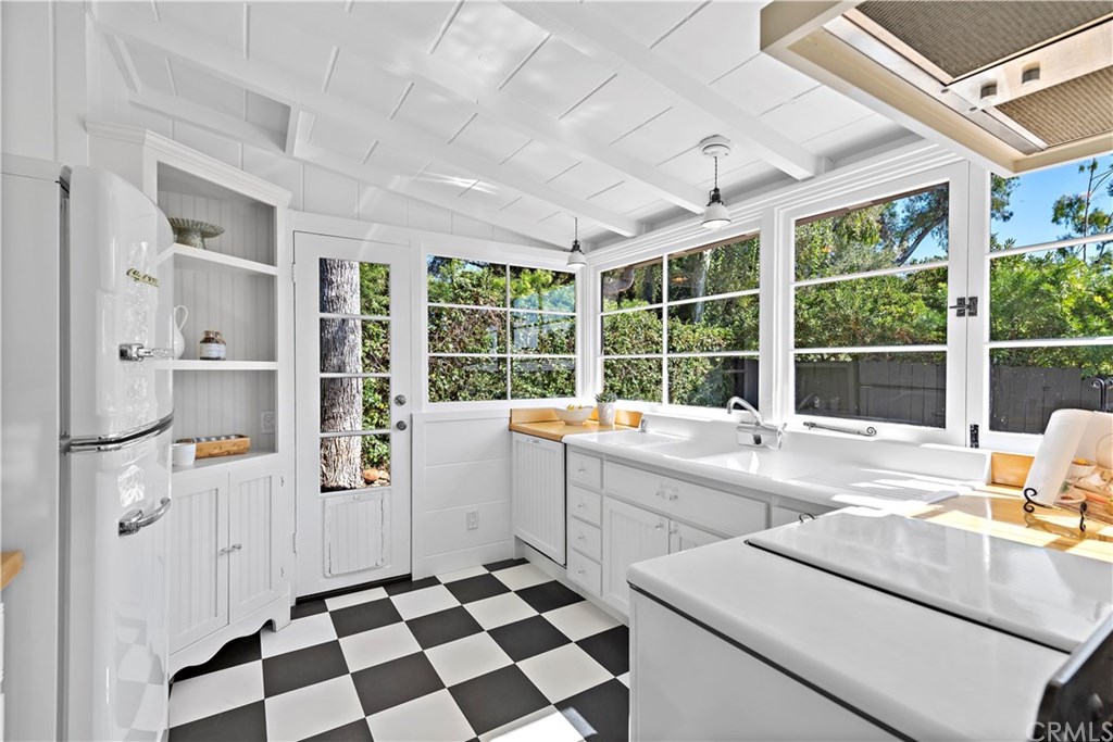 475 El Bosque Laguna Beach, CA 92651 - Photo 13 of 30