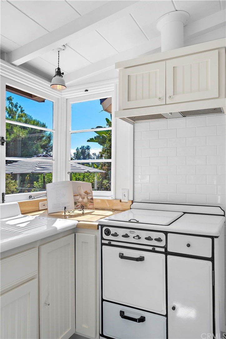 475 El Bosque Laguna Beach, CA 92651 - Photo 15 of 30